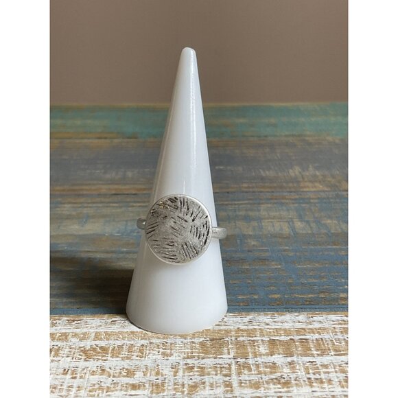 Silver Toned Textured Band Ring Fashion - Picture 1 of 3